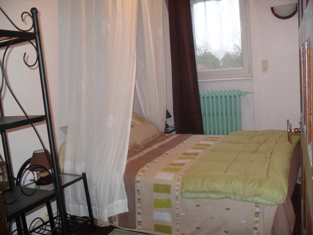 Gite De Peche Saint-Ellier-du-Maine Стая снимка